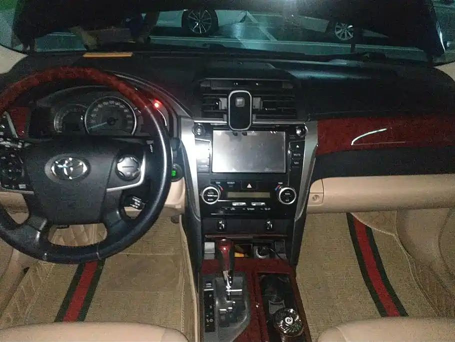 Toyota Camry 2014 — фото 13