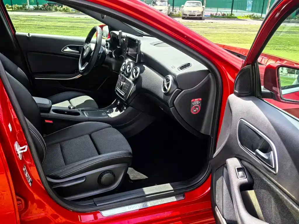 Mercedes-Benz A-Class 2016 — фото 8