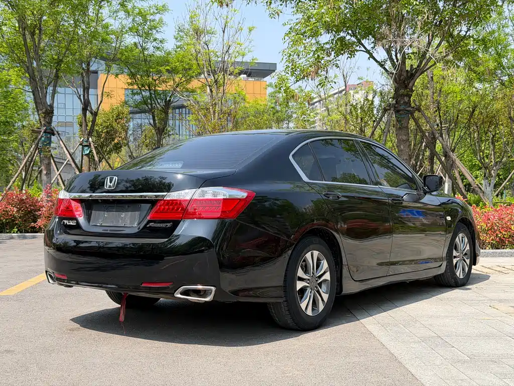 Honda Accord 2015 — фото 17
