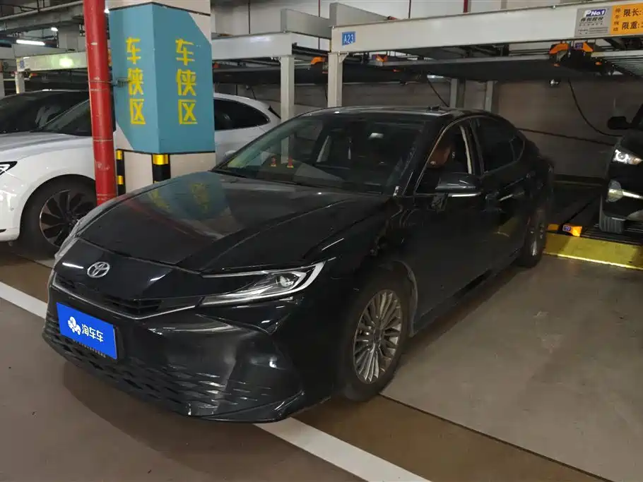Toyota Camry 2024 — фото 1