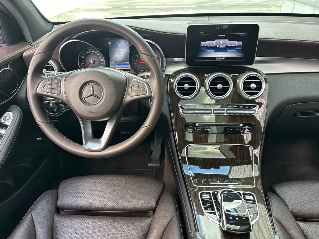 Mercedes-Benz GLC 2017 — фото 15