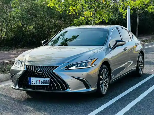 Lexus ES 2022