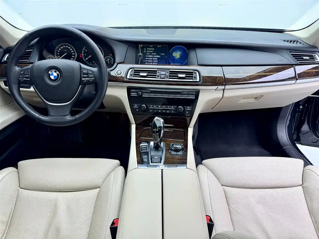 BMW 7 Series 2011 — фото 17