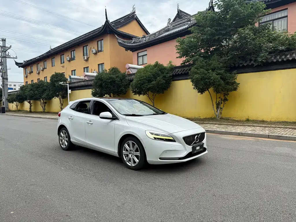 Volvo V40 2016 — фото 3