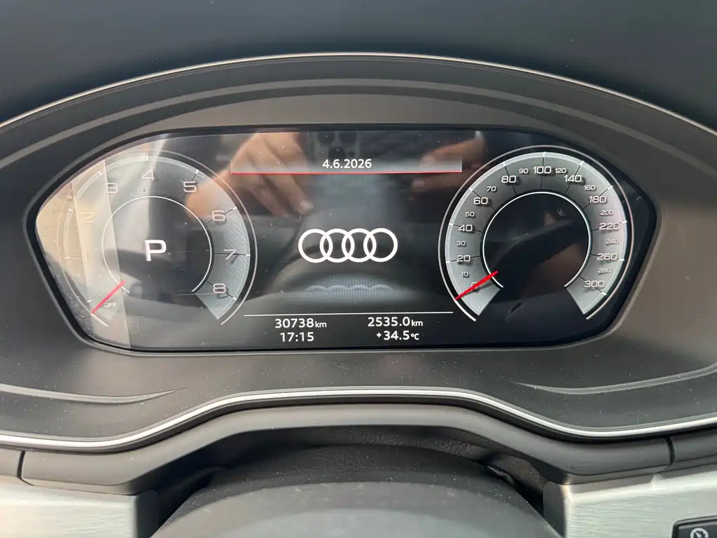 Audi A4L 2023 — фото 10