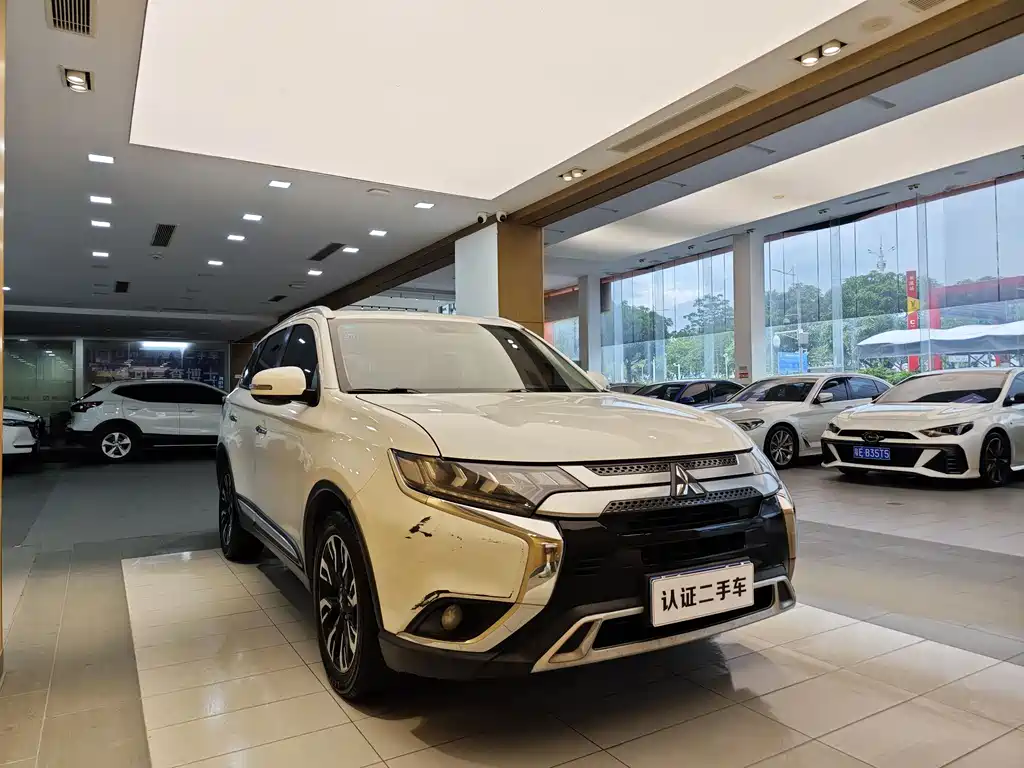 Mitsubishi Outlander 2019 — фото 5