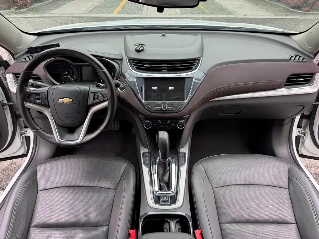 Chevrolet Malibu 2017 — фото 10