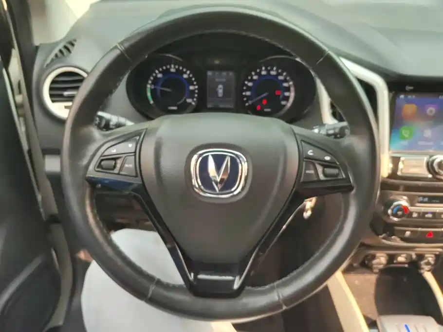 Changan CS15EV 2018 — фото 15