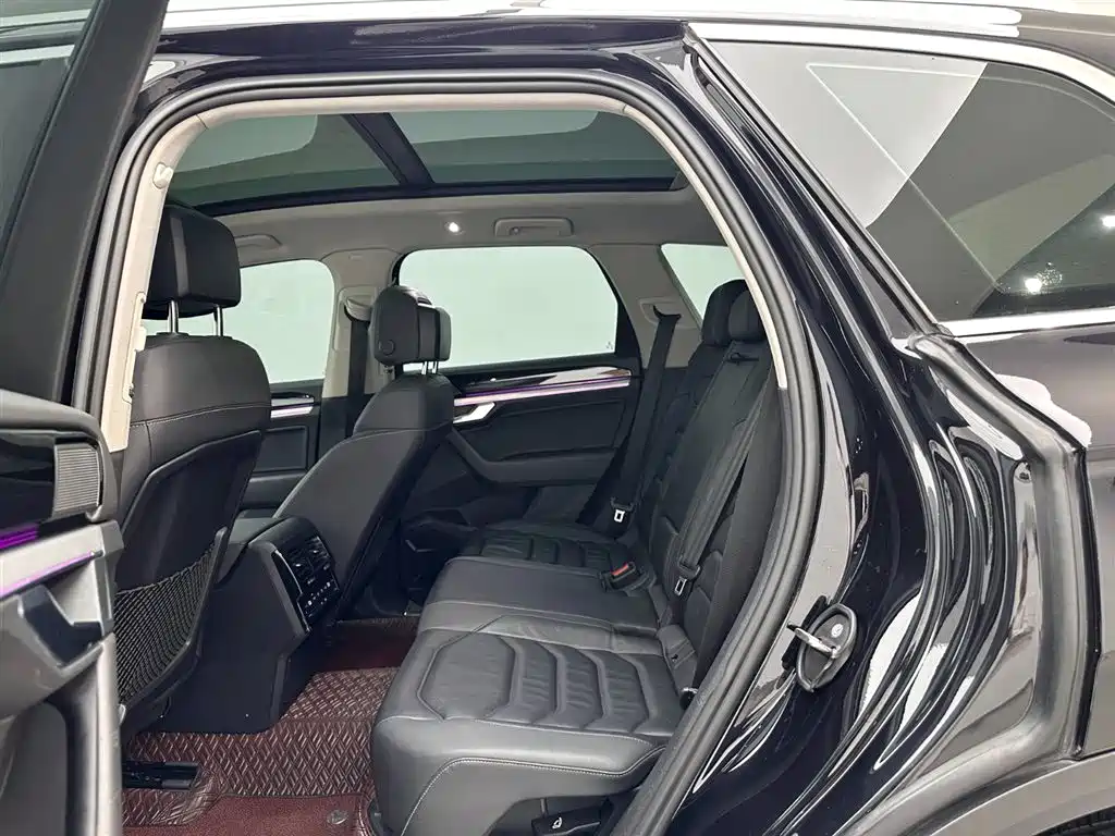 Volkswagen Touareg New Energy 2021 — фото 17
