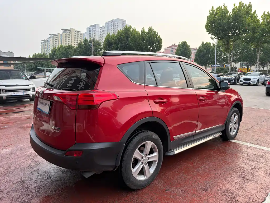 Toyota RAV4 2013 — фото 6
