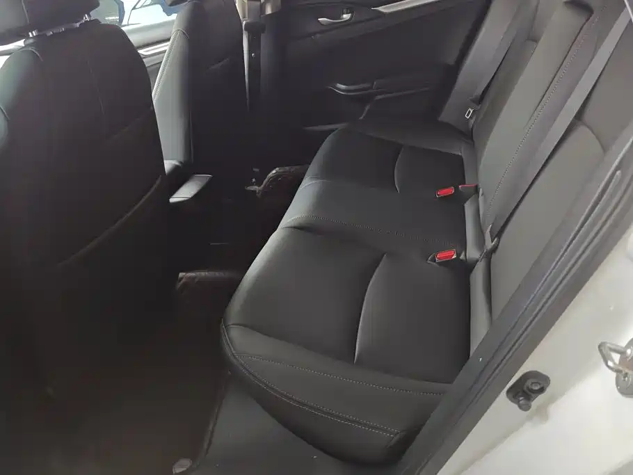 Honda Civic 2018 — фото 11