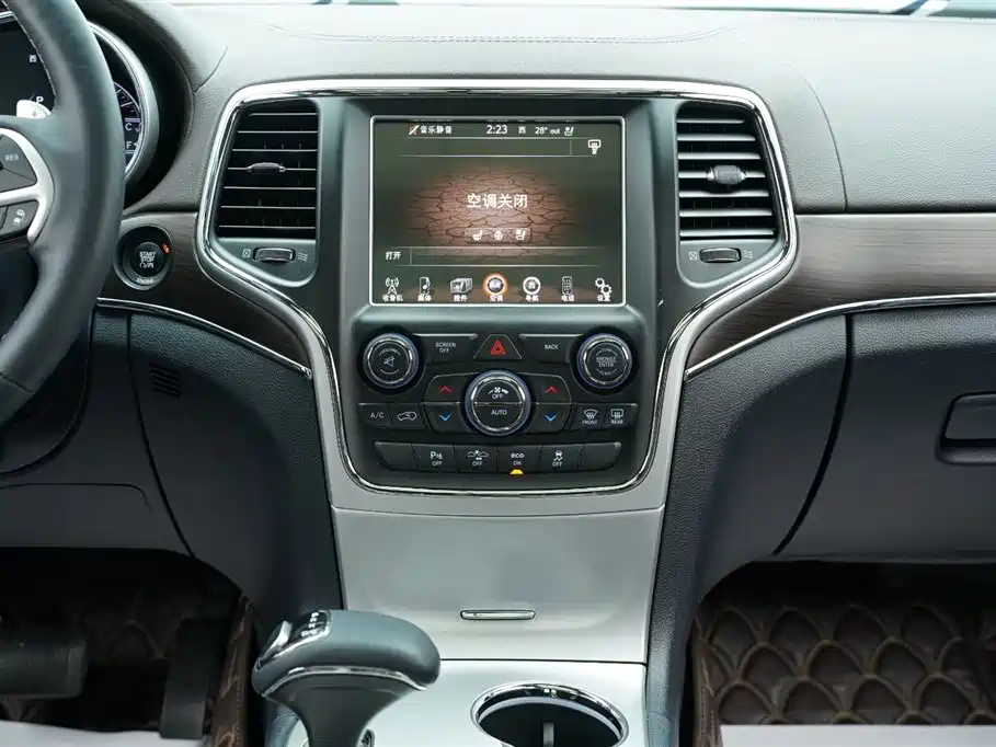 Jeep Grand Cherokee 2015 — фото 18