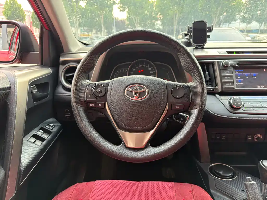 Toyota RAV4 2013 — фото 12