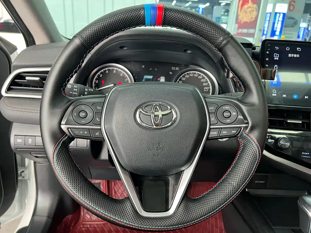 Toyota Camry 2022 — фото 11