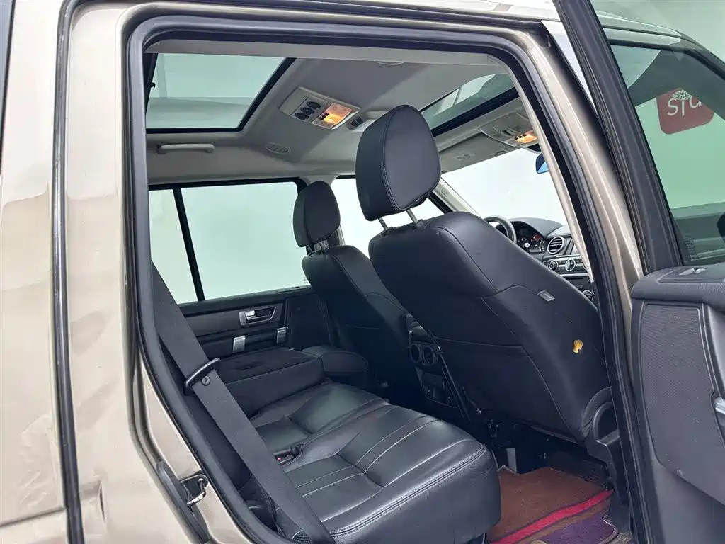 Land Rover Discovery 2015 — фото 19