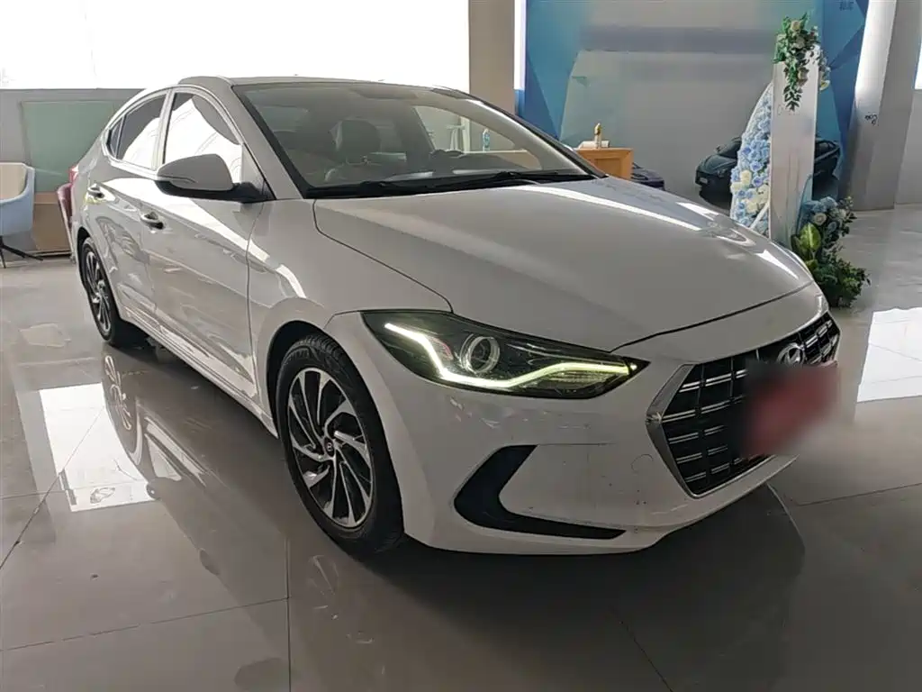 Hyundai Elantra 2020 — фото 4