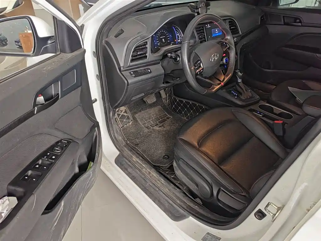 Hyundai Elantra 2020 — фото 16