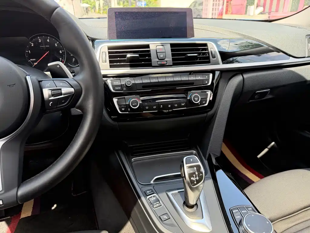 BMW 3 Series 2019 — фото 10