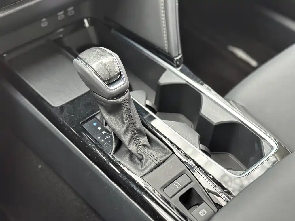 Toyota Camry 2024 — фото 24