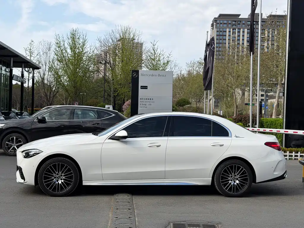 Mercedes-Benz C-Class 2024