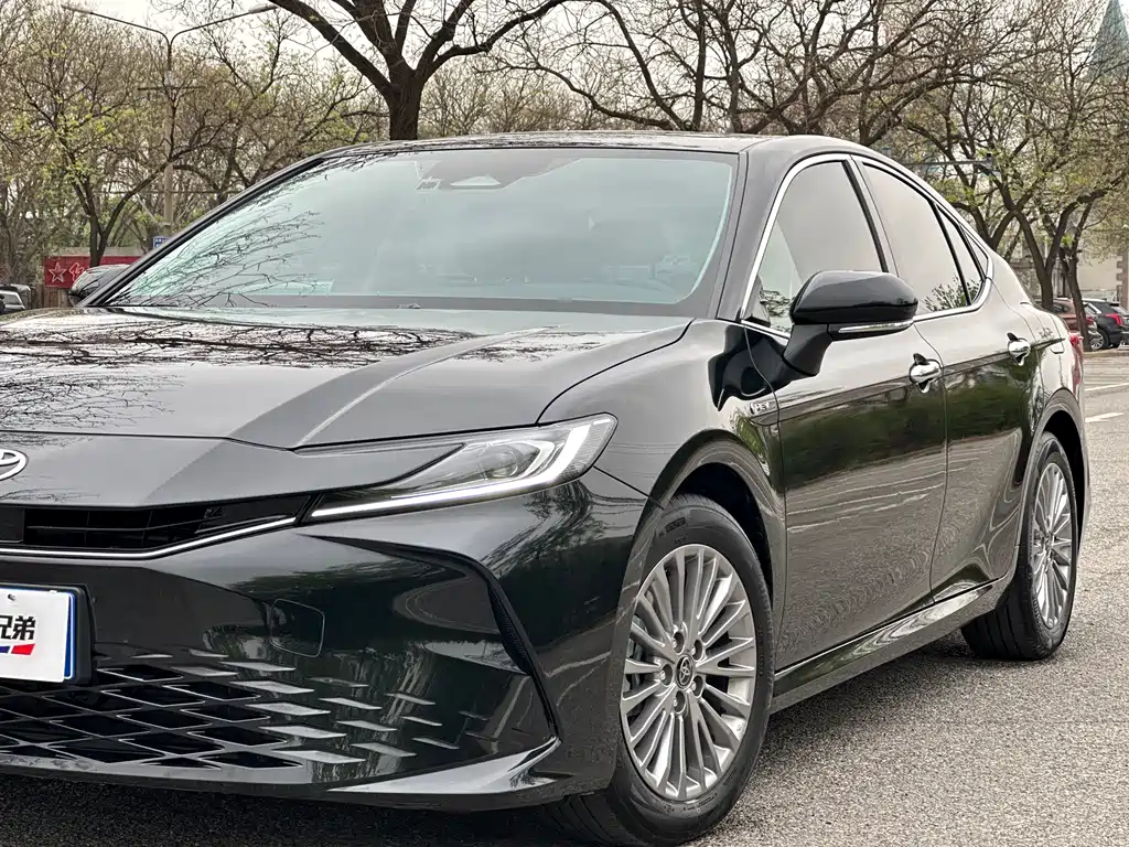 Toyota Camry 2024 — фото 2