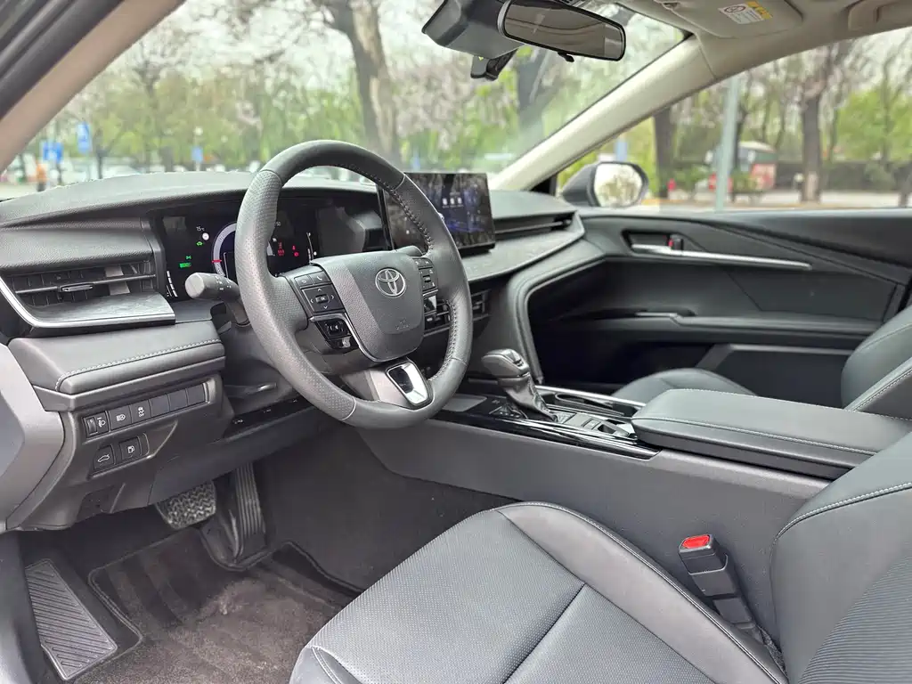 Toyota Camry 2024 — фото 17