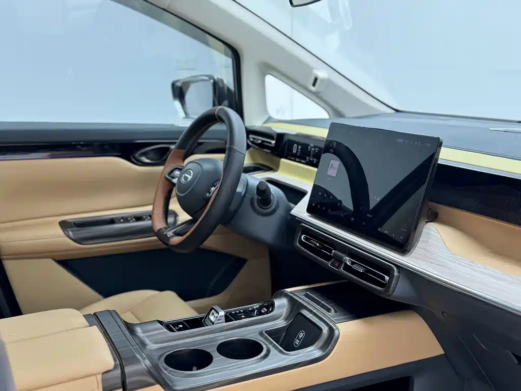 GAC Motor E8 PHEV 2023 — фото 16