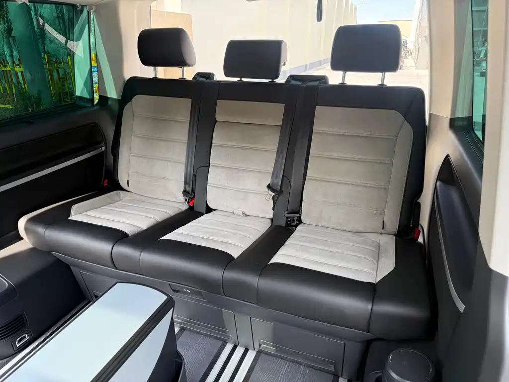 Volkswagen Multivan 2017 — фото 24