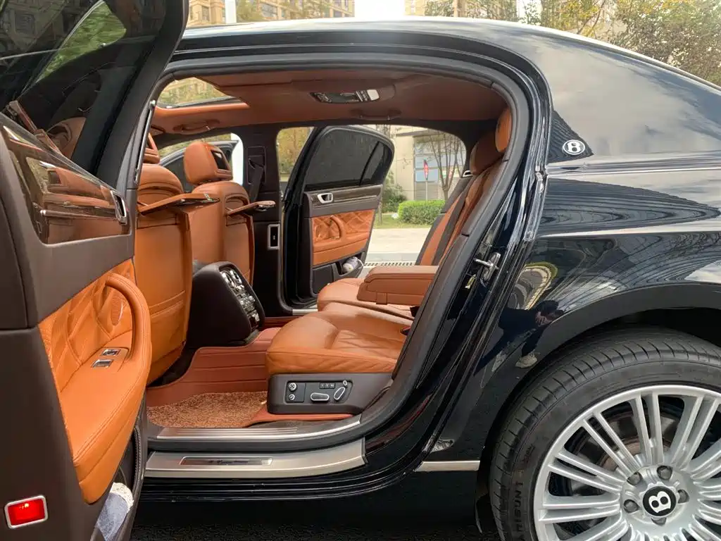 Bentley Flying Spur 2012 — фото 14