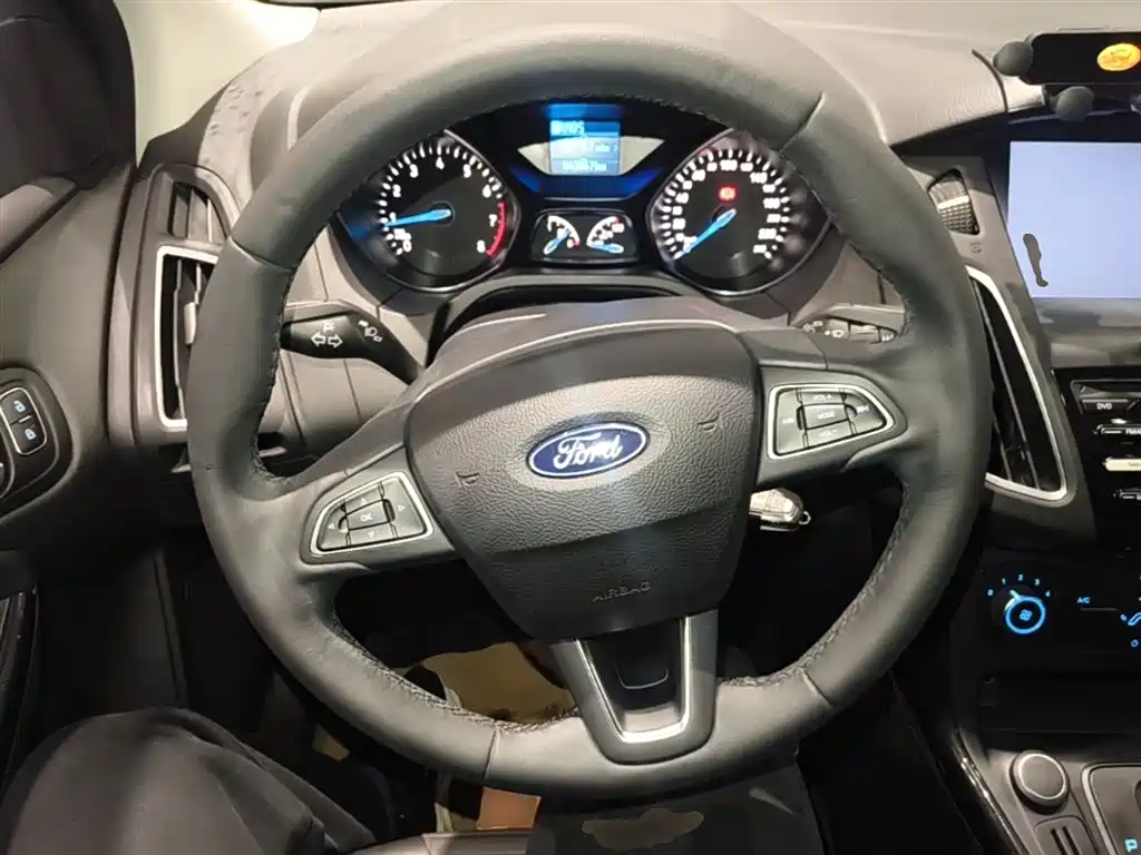 Ford Focus 2019 — фото 11