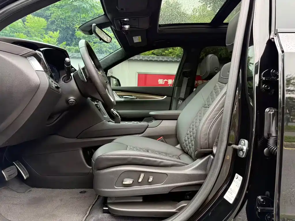 Cadillac XT6 2025 — фото 10