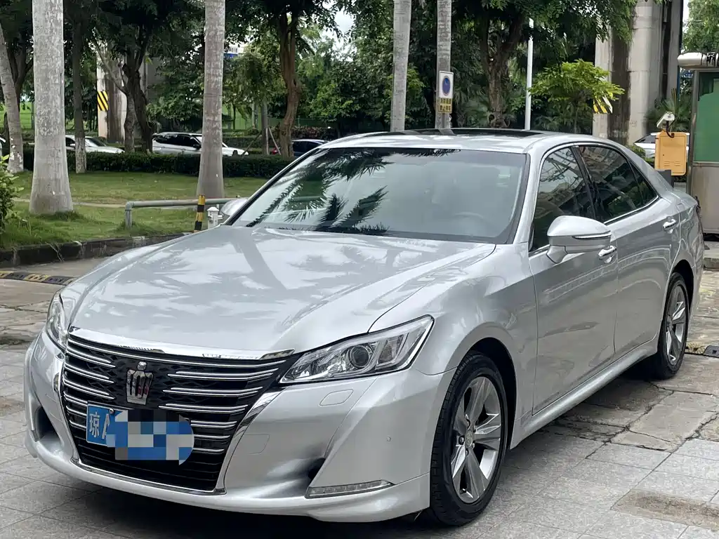 Toyota Crown 2016 — фото 1