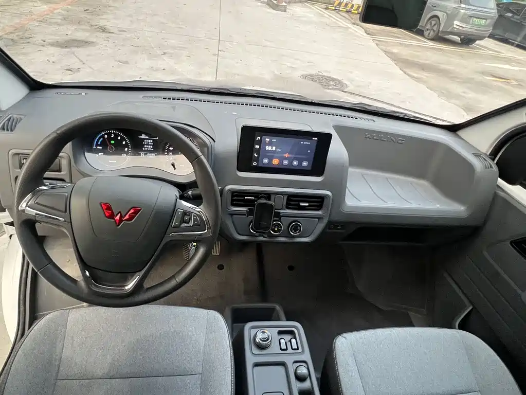 Wuling Yangguang 2024