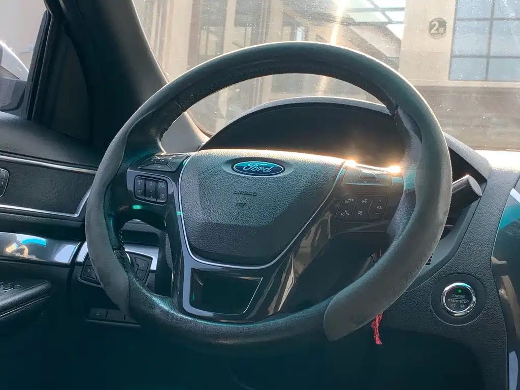 Ford Explorer 2016 — фото 12