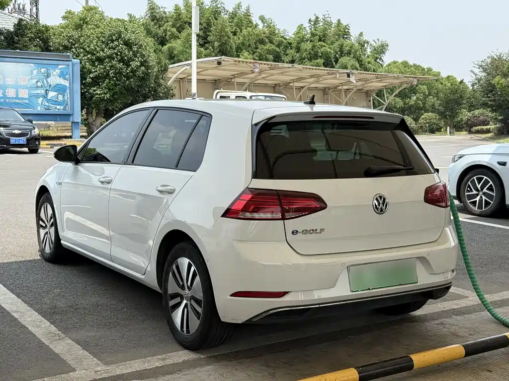 Volkswagen Golf New Energy 2020 — фото 5