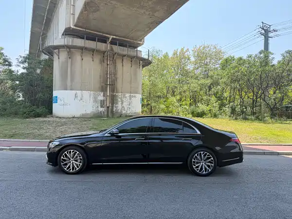 Mercedes-Benz S-Class 2024