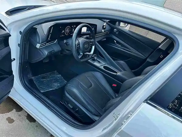 Hyundai Elantra 2022