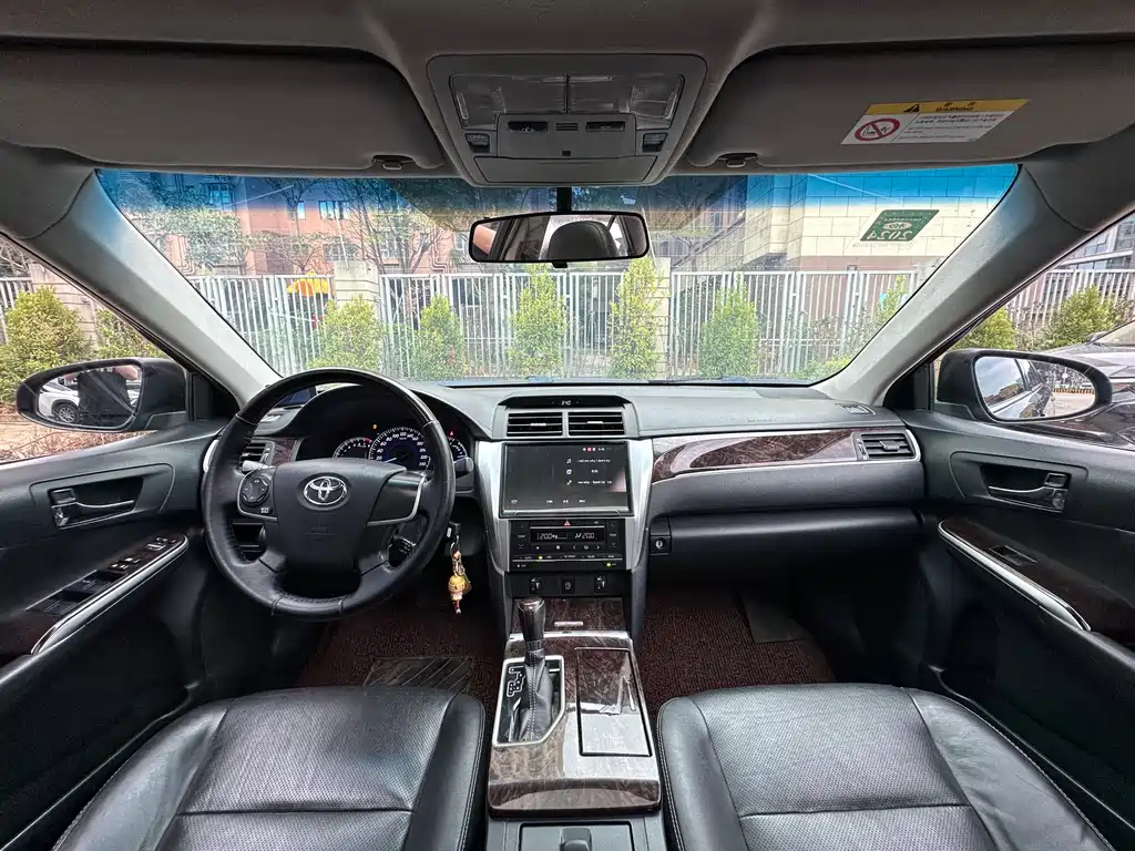 Toyota Camry 2016 — фото 5