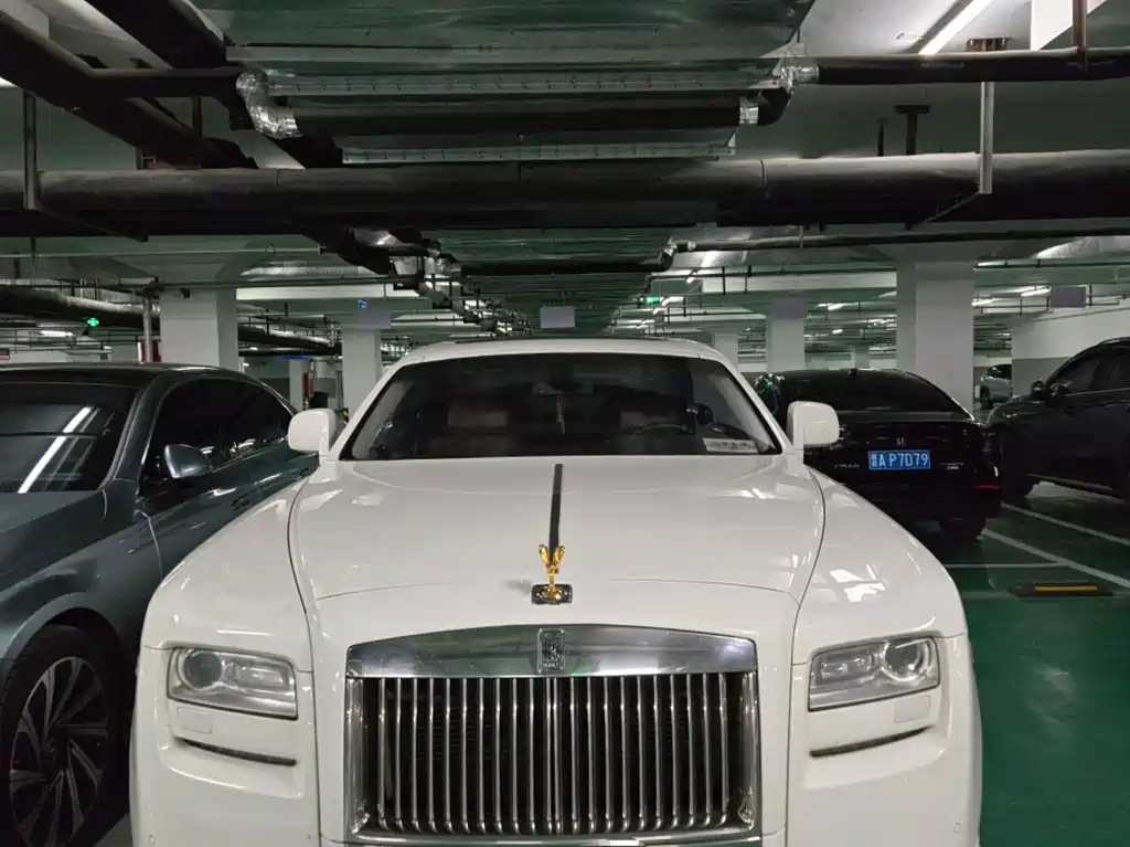 Rolls-Royce Ghost 2010 — фото 1