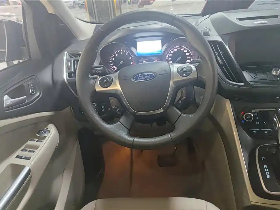 Ford Kuga 2013 — фото 15
