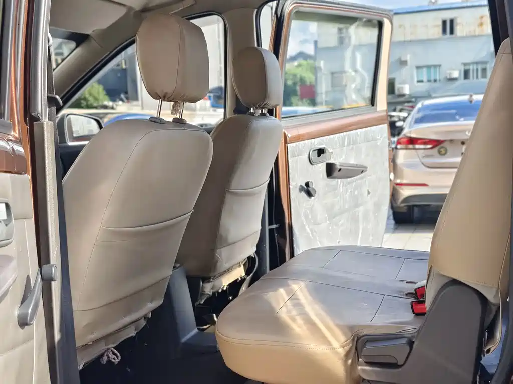 Wuling Hongguang 2015 — фото 13