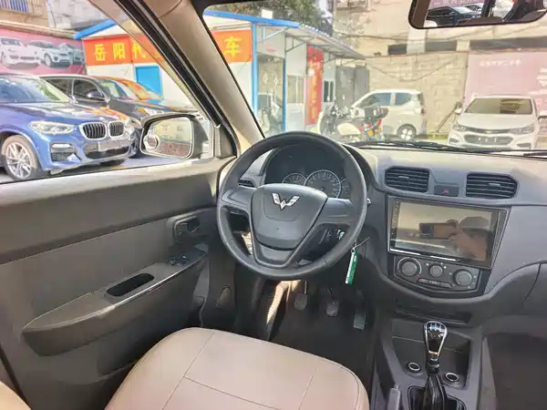 Wuling Hongguang 2015