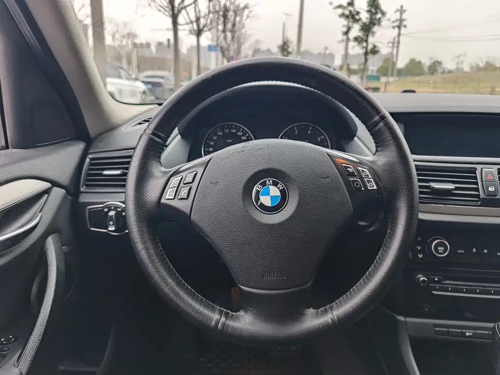BMW X1 2013 — фото 12