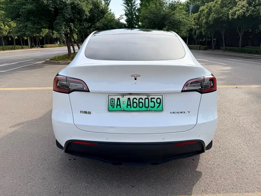 Tesla Model Y 2022 — фото 9