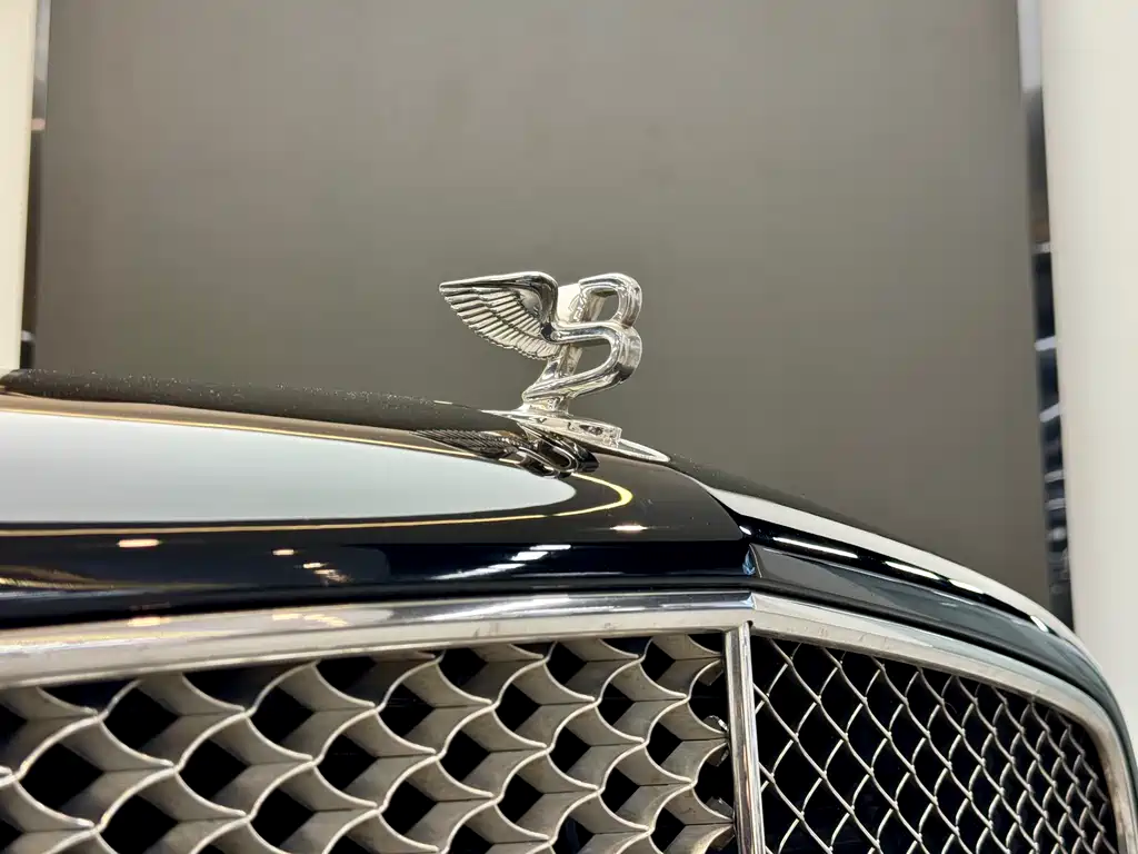 Bentley Mulsanne 2018 — фото 29