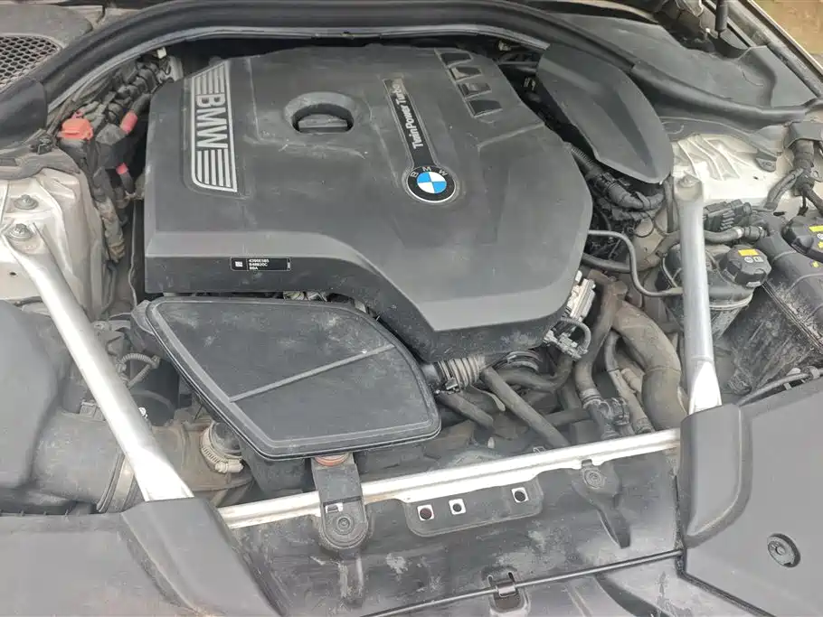 BMW 5 Series 2019 — фото 10