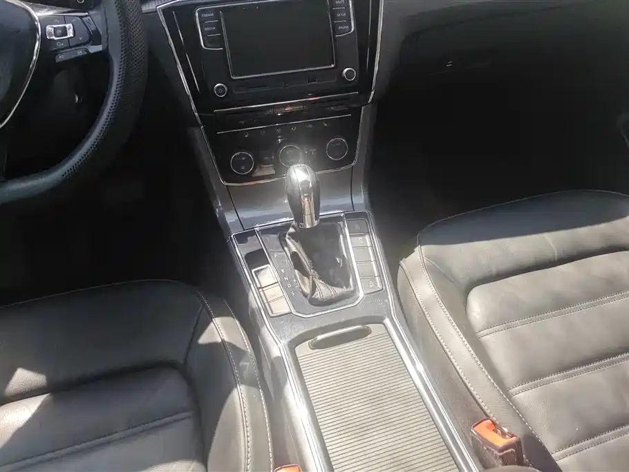 Volkswagen Passat 2017 — фото 16