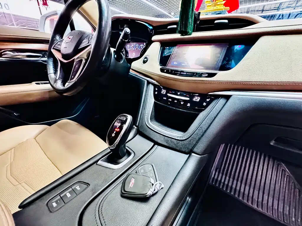 Cadillac XT5 2016 — фото 15