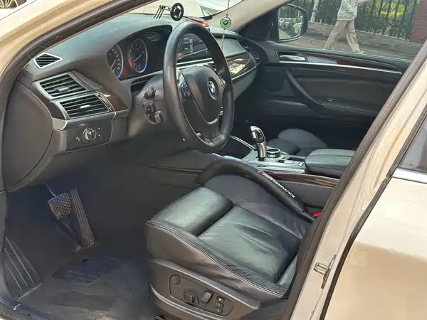 BMW X6 2011