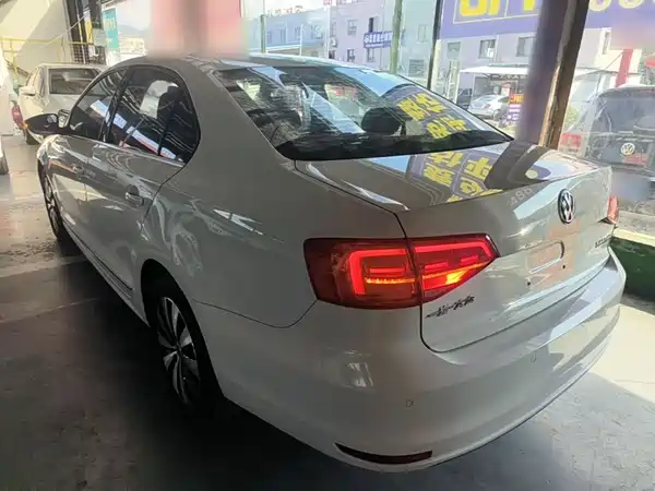 Volkswagen Sagitar 2017